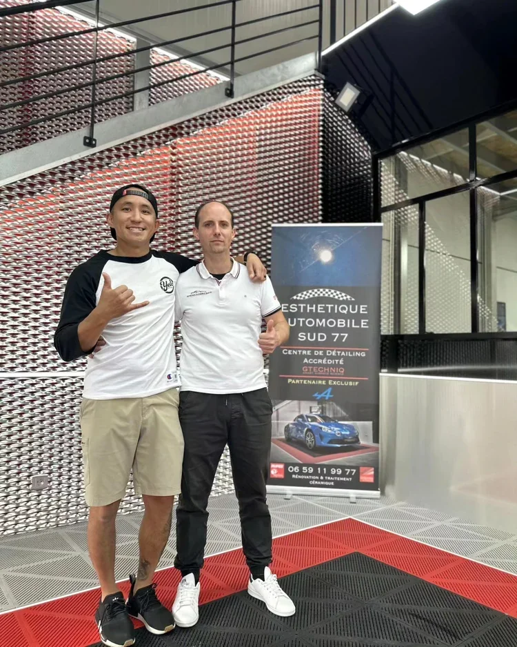 Yelo Autosports paint correction and detailing training with Sud Esthetique 77 in Châtelet-en-Brie, France